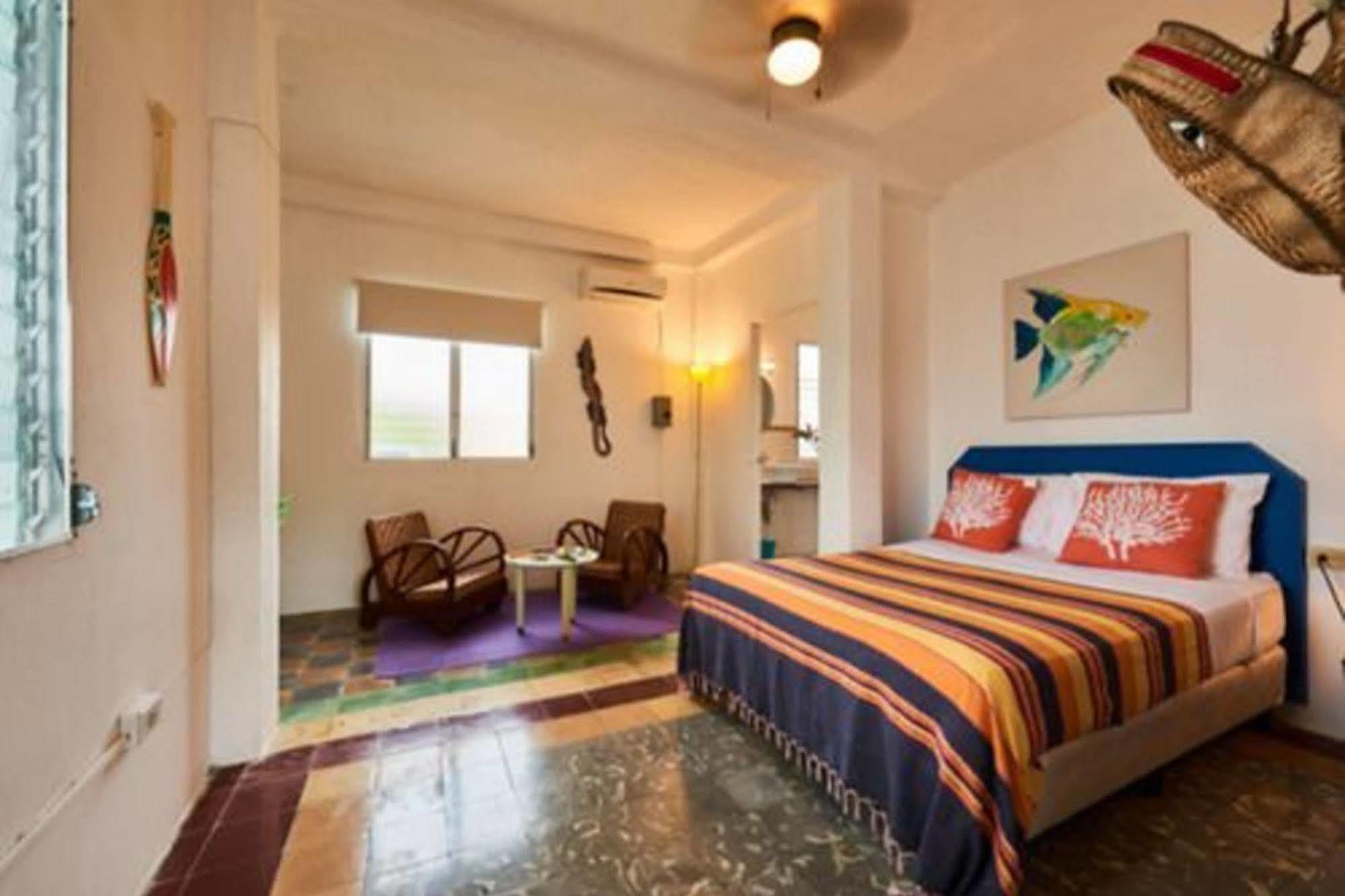 Casa Del Rayo Verde Hotelito Solidario ปอร์โตเบโล ภายนอก รูปภาพ