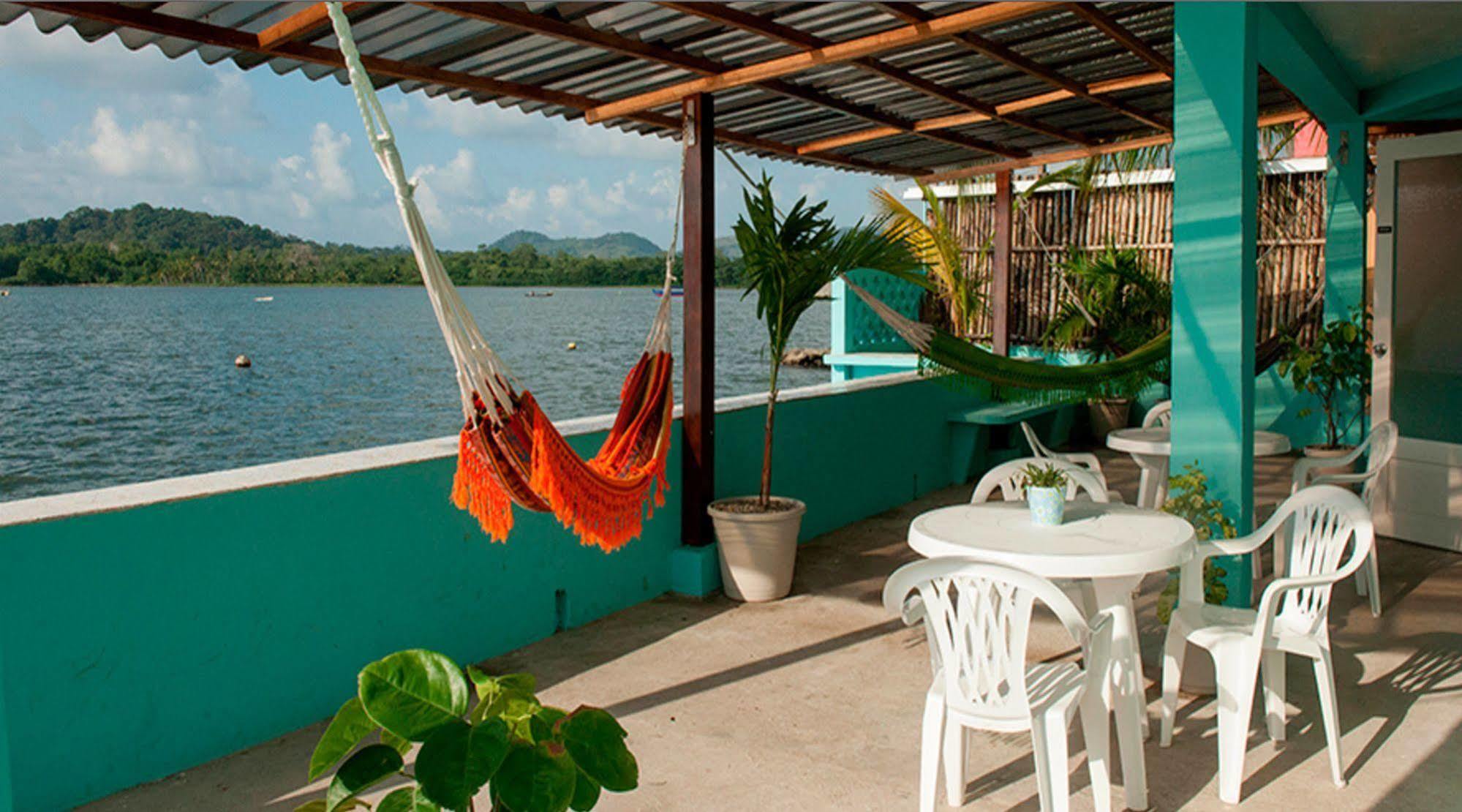 Casa Del Rayo Verde Hotelito Solidario ปอร์โตเบโล ภายนอก รูปภาพ